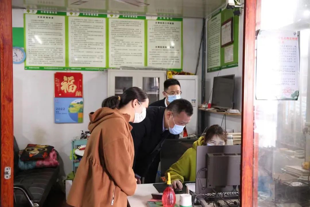 市農(nóng)業(yè)農(nóng)村局局長(zhǎng)史立權(quán)赴龍山鎮(zhèn)調(diào)研指導(dǎo)疫情防控和生產(chǎn)保供工作(圖2) 1-220422105214M3.jpg